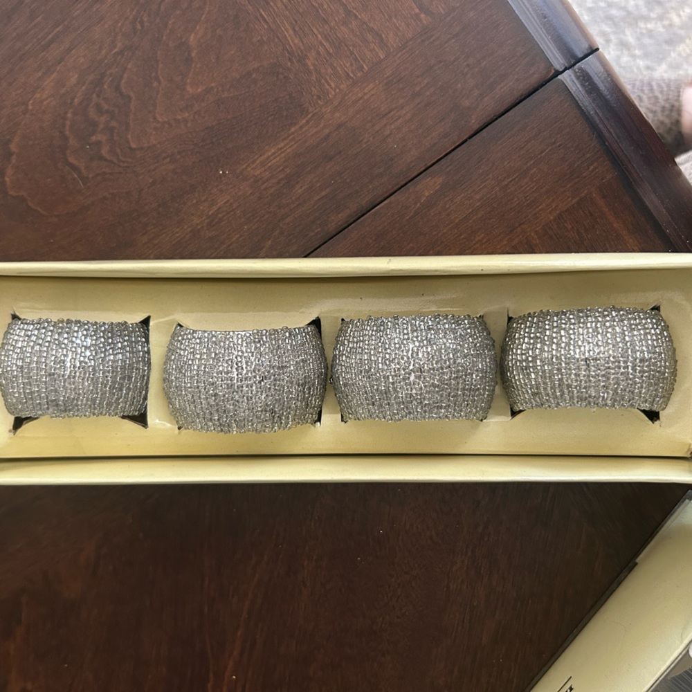 NEW Textured Silver Napkin Rings Set - Picture 6 of 9